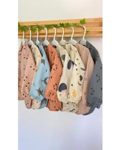 Babero con mangas Oslo Manchas Hopping
