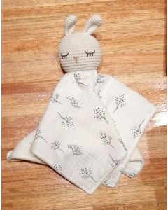 Muñeco de apego tejido y muselina estampado URI